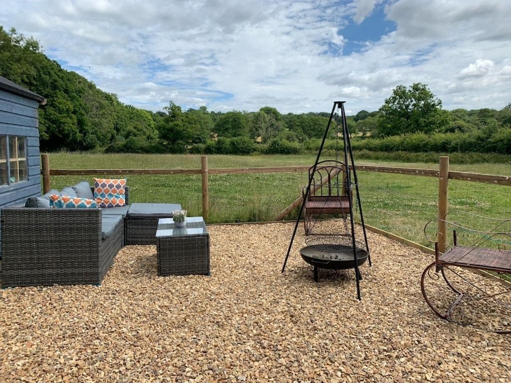 Shepherds Hut With Scandinavian Hot Tub And Hydromassager Sway Bagian luar foto