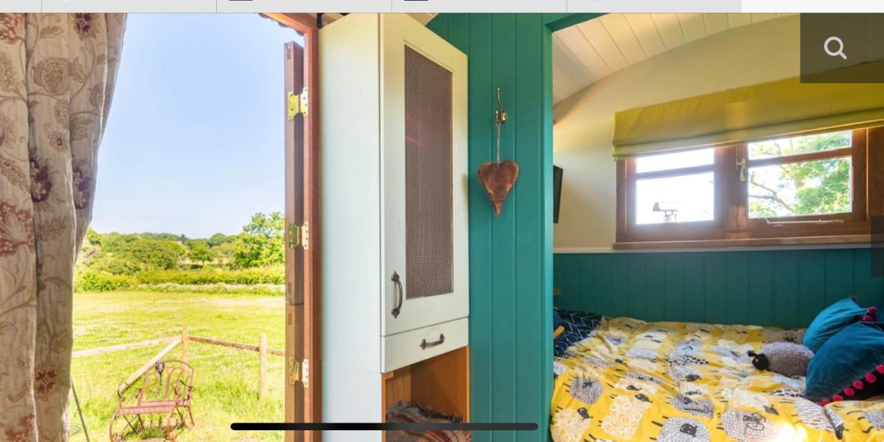 Shepherds Hut With Scandinavian Hot Tub And Hydromassager Sway Bagian luar foto