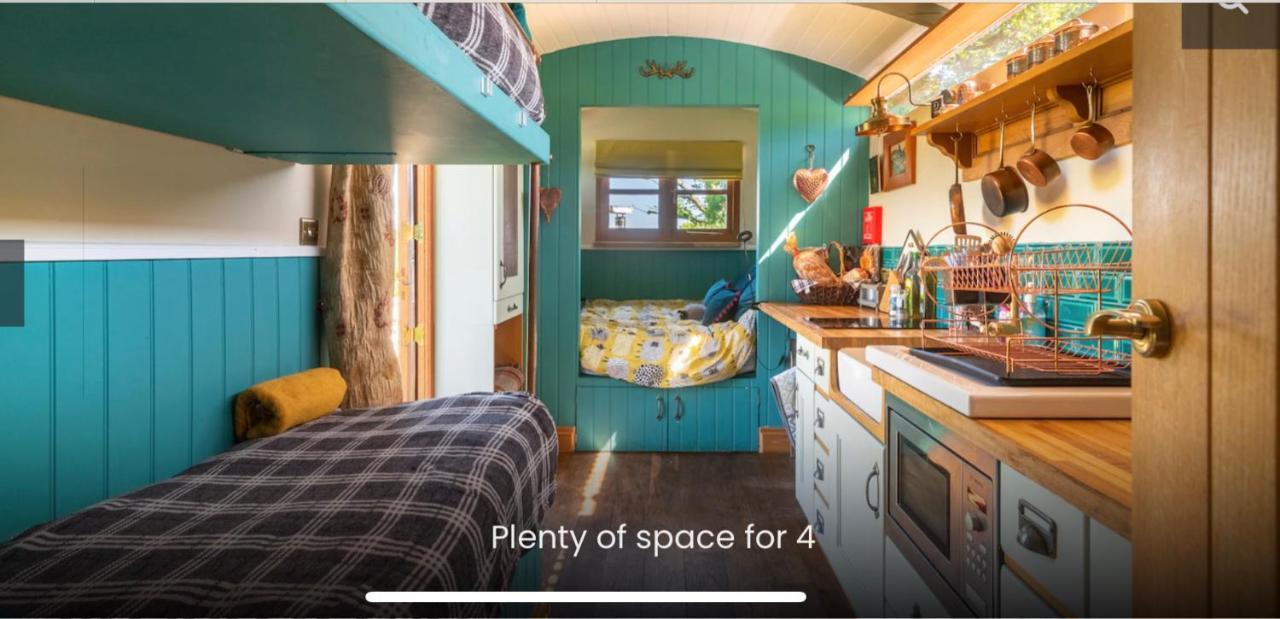 Shepherds Hut With Scandinavian Hot Tub And Hydromassager Sway Bagian luar foto