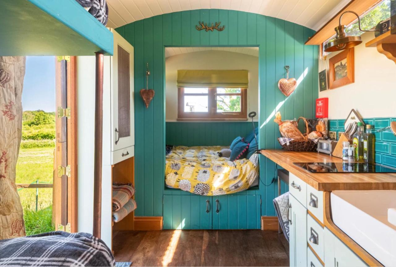 Shepherds Hut With Scandinavian Hot Tub And Hydromassager Sway Bagian luar foto